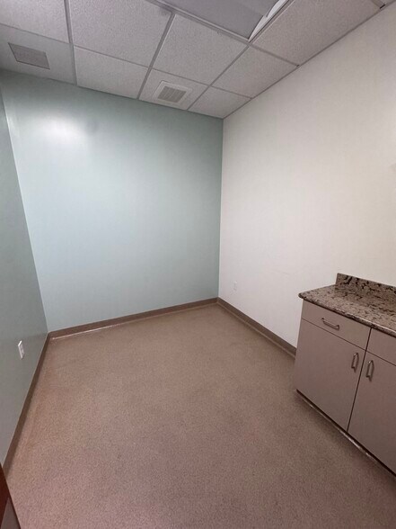 More Photos Of 7527 Draper Ave, La Jolla Medical For Lease