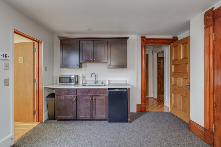 More Photos Of 84 Bay St, Manchester Office Residential For Lease