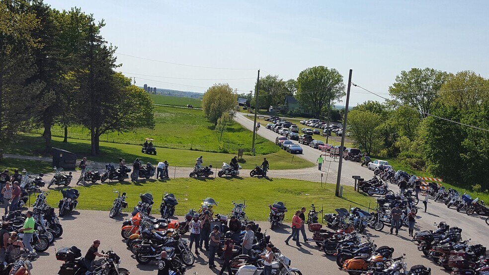 More Photos Of W3239 Dundas Rd, Kaukauna Bar For Sale