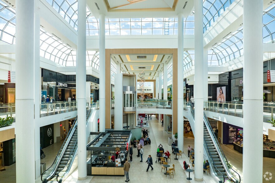 More Photos Of 240 Leighland Ave, Oakville Storefront For Lease