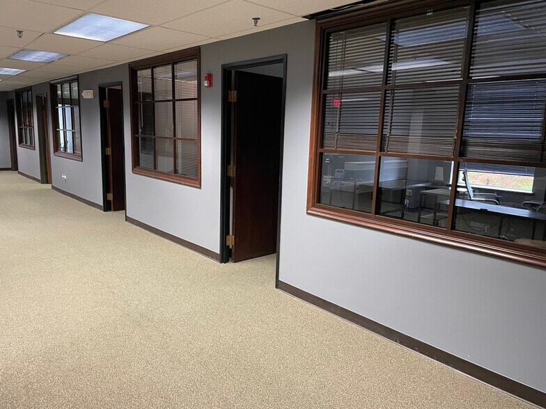 More Photos Of 2560 Foxfield Rd, St Charles Office For Lease