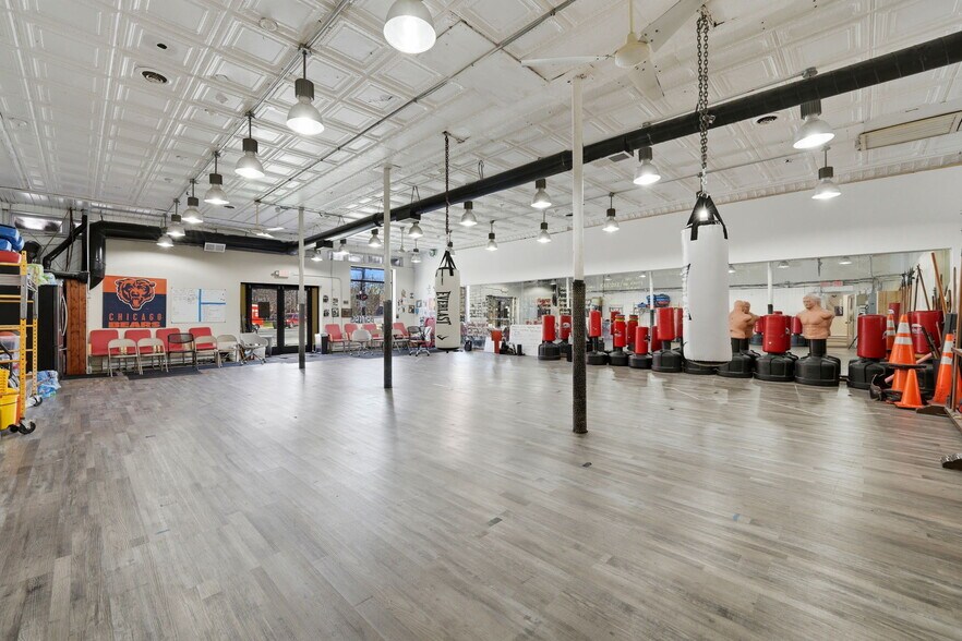 More Photos Of 3596 N Milwaukee Ave, Chicago Storefront Retail Office For Sale