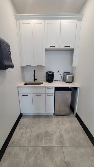 More Photos Of 283 NY-32 Rt, Central Valley Office For Lease