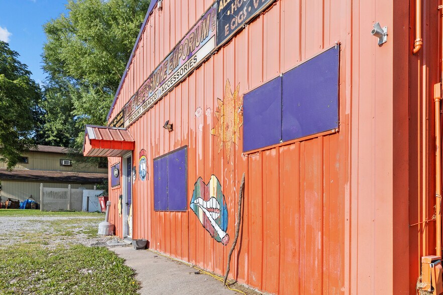 More Photos Of 1420 Highway M, Sedalia Service Station For Sale