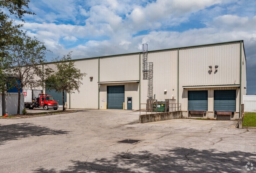 More Photos Of 6791 28th St Cir E, Sarasota Warehouse For Lease