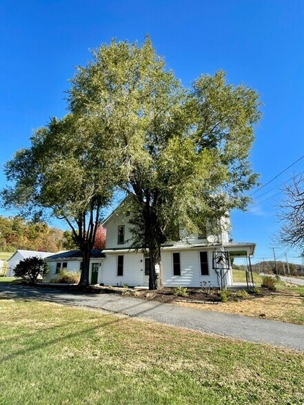 More Photos Of 408 Keystone Way, New Bloomfield Freestanding For Lease