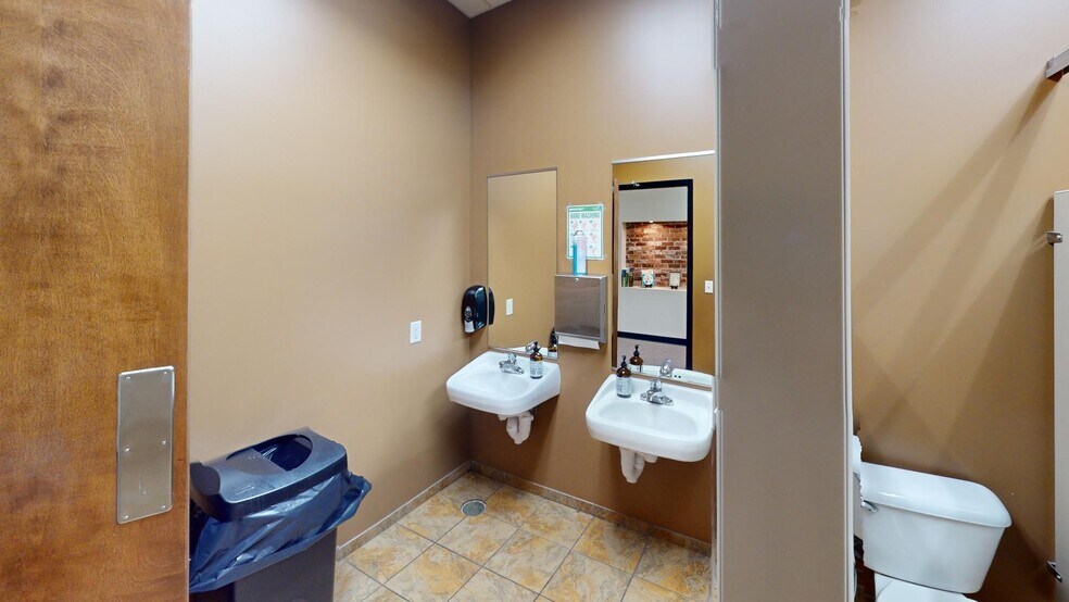 More Photos Of 1170 E Pershing Rd, Decatur Office For Sale