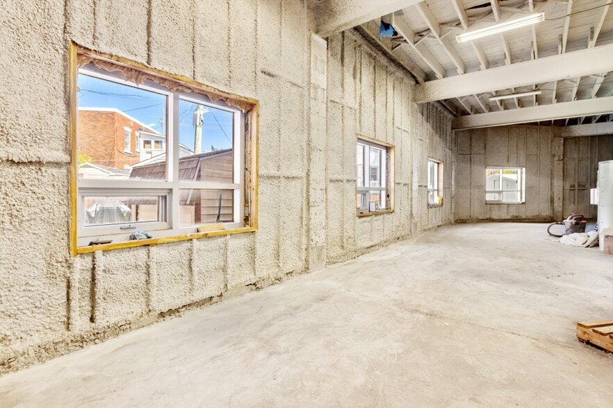 More Photos Of 255-257 Ste-anne Ave, Ottawa Warehouse For Lease