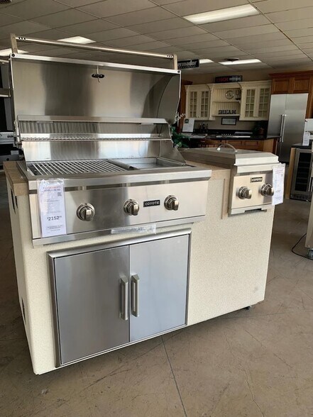 More Photos Of 3101 N 10th St, McAllen General Retail For Lease