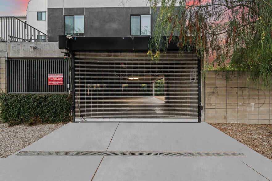 More Photos Of 2301 S Cloverdale Ave, Los Angeles Apartments For Sale