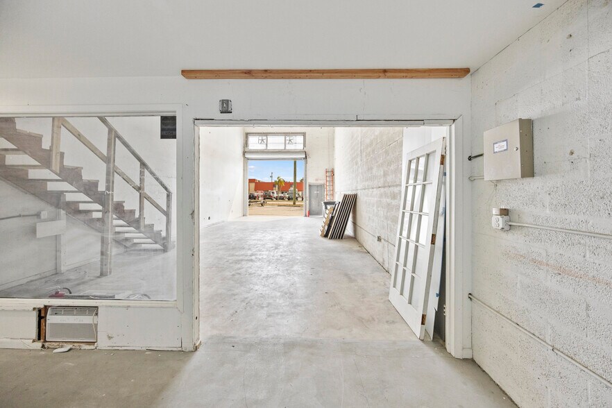 More Photos Of 1209 Gateway Rdg, Lake Park Warehouse For Sale