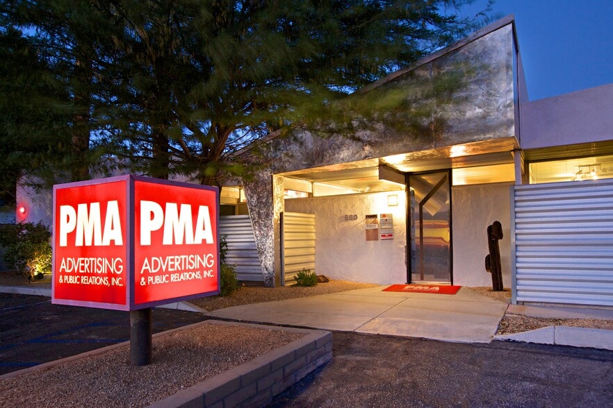 More Photos Of 550 S Oleander Rd, Palm Springs Office For Lease