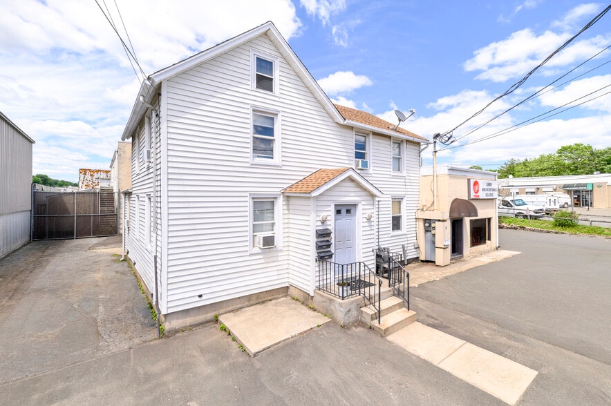 More Photos Of 36 Larkin St, Stamford Warehouse For Sale