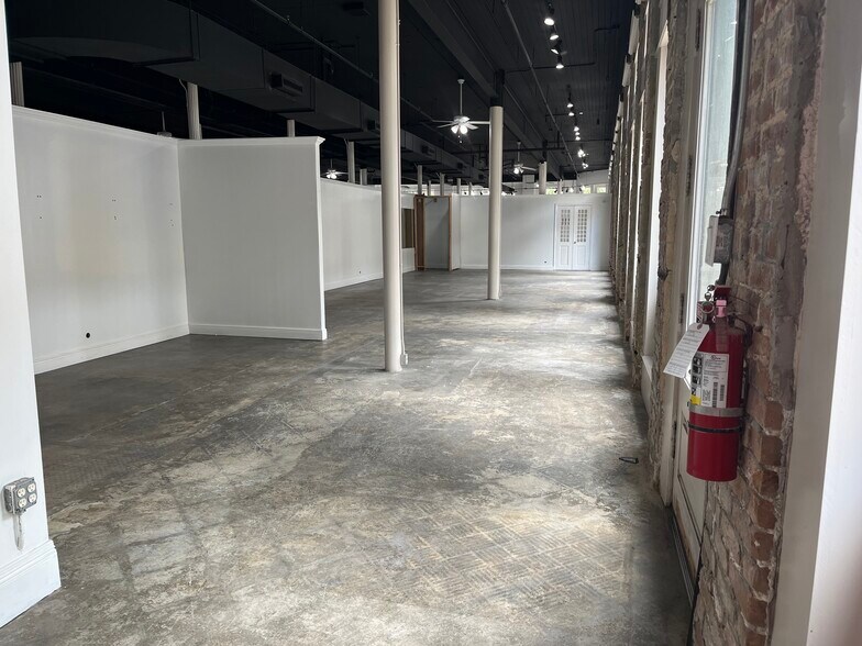 More Photos Of 2207 Post Office St, Galveston Apartments For Lease