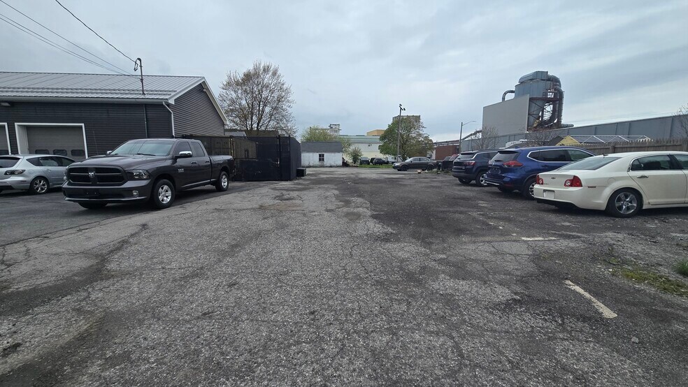 More Photos Of 397 West Ave, Lockport Auto Dealership For Lease