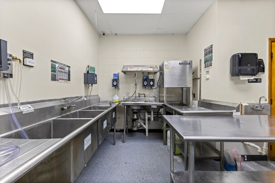 More Photos Of 1217 S Merriman Rd, Westland Lodge Meeting Hall For Sale