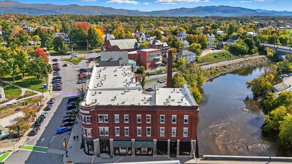 More Photos Of 10 Merchants Row, Middlebury Apartments For Sale