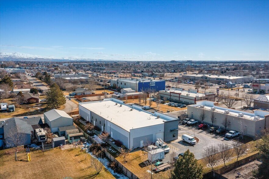 More Photos Of 1270-1300 E Fairview Ave, Meridian Light Distribution For Sale