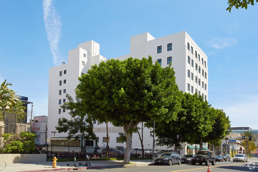 More Photos Of 117 E 8th St, Long Beach Assisted Living For Lease