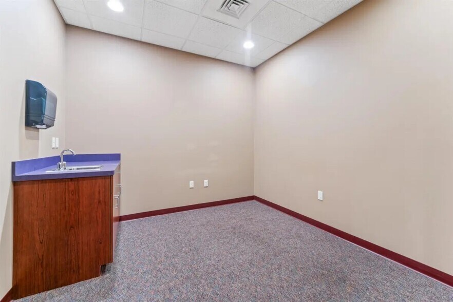 More Photos Of 180 Knights Way, Fond Du Lac Medical For Sale