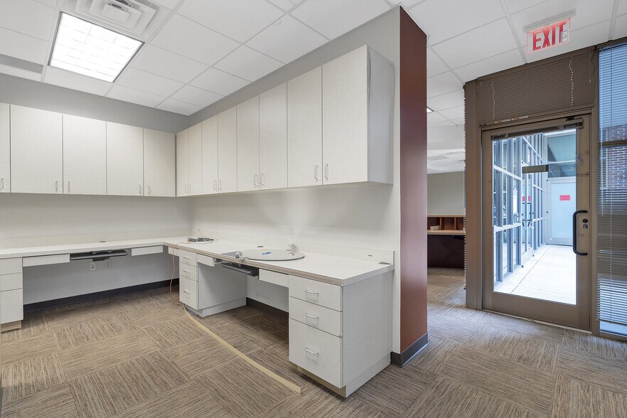 More Photos Of 4385 Johns Creek Pky, Suwanee Medical For Lease