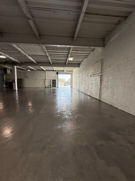 More Photos Of 2566 Borough Pl, Woodside General Retail For Lease