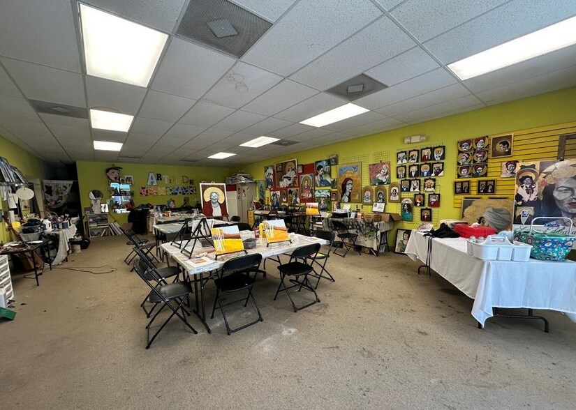 More Photos Of 118 W Commerce St, Greenville Storefront Retail Residential For Sale