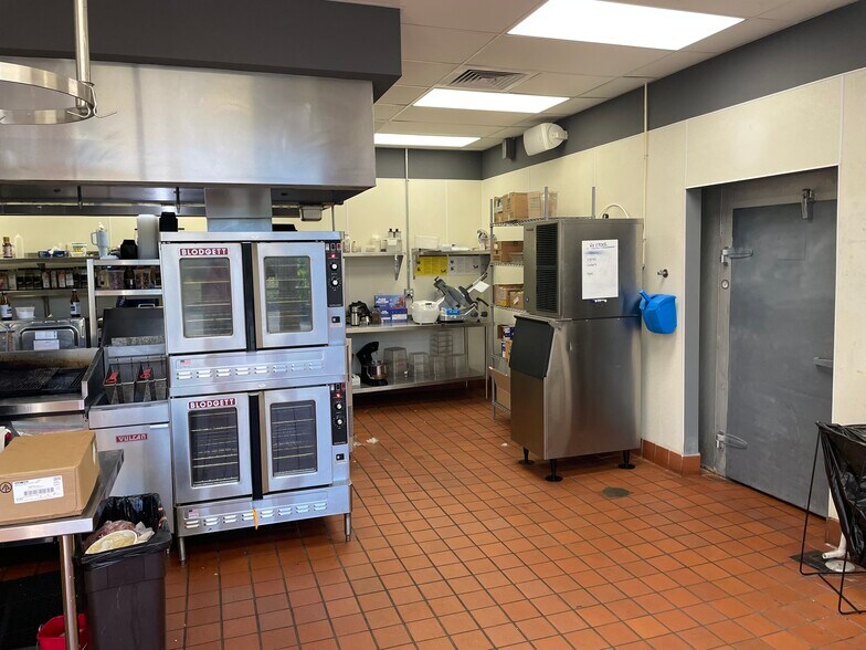 More Photos Of 72 NW 79th St, Miami Restaurant For Sale