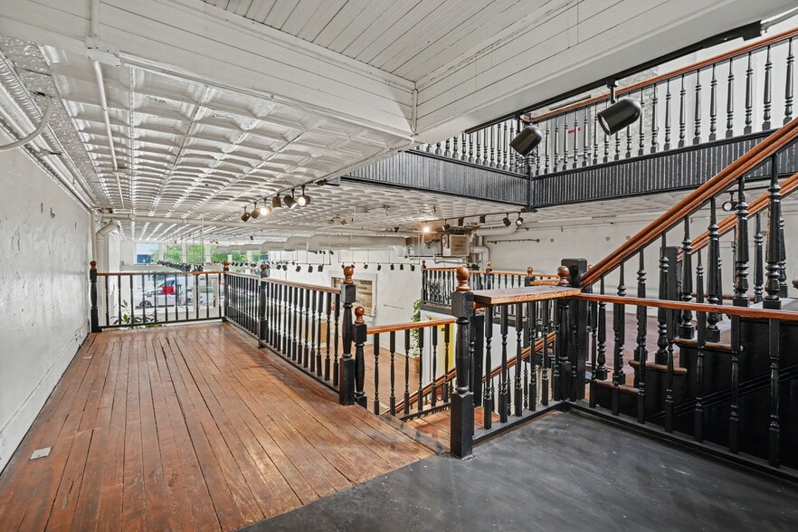 More Photos Of 318 W Broughton St, Savannah Storefront Retail Residential For Lease