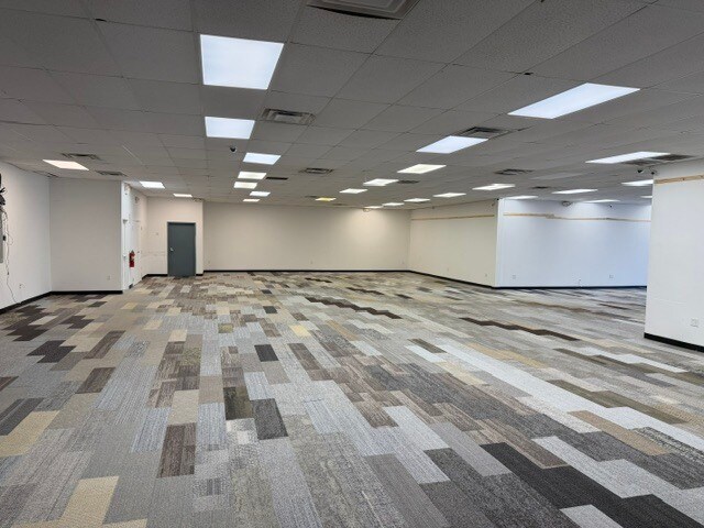 More Photos Of 10970-10980 Hamilton Ave, Cincinnati Storefront Retail Office For Lease