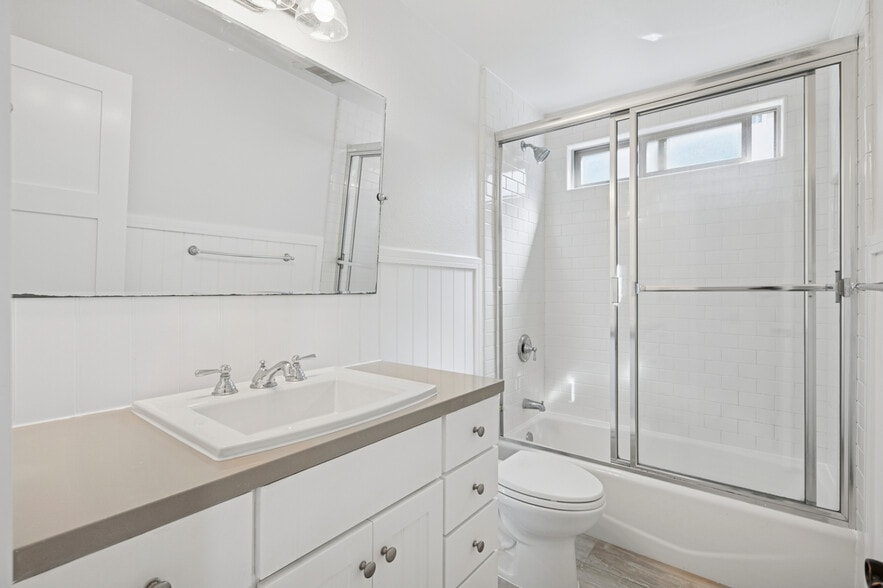 More Photos Of 2048 Garden Ln, Costa Mesa Multifamily For Sale