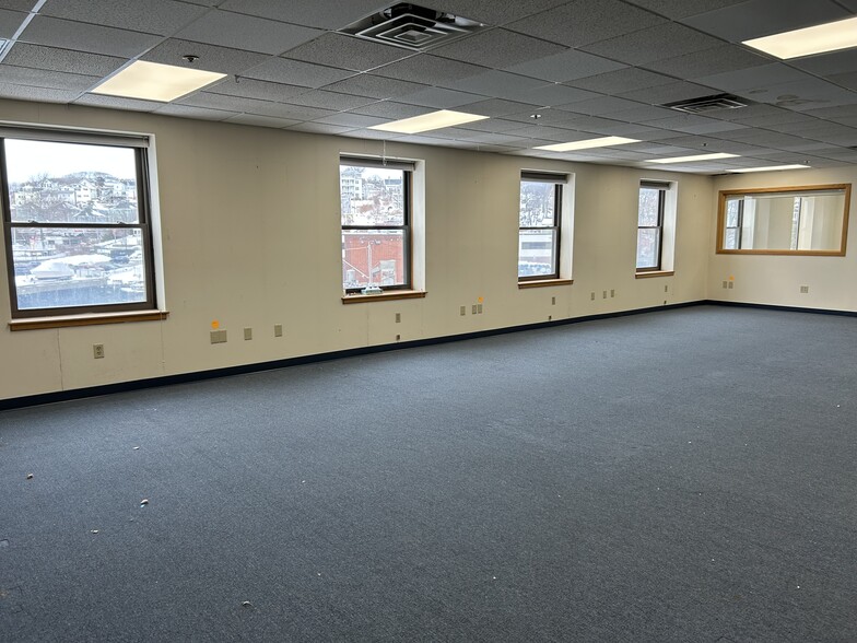 More Photos Of 11-15 Parker St, Gloucester Light Manufacturing For Lease