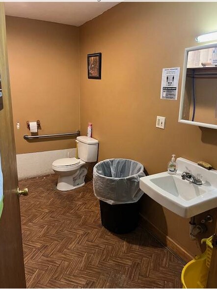 More Photos Of 3313 Seneca Tpke, Canastota Service For Lease