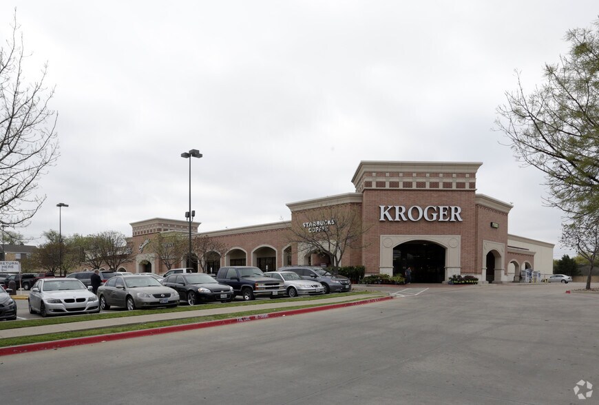 Primary Photo Of 9140 Forest Ln, Dallas Supermarket For Lease