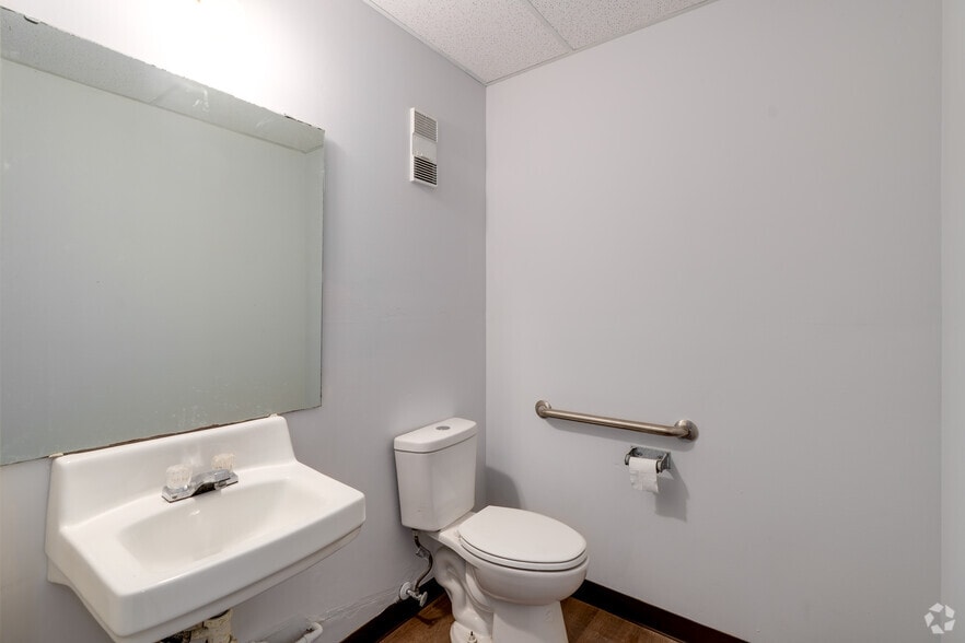 More Photos Of 3443-3479 Parkway Center Ct, Orlando Unknown For Lease
