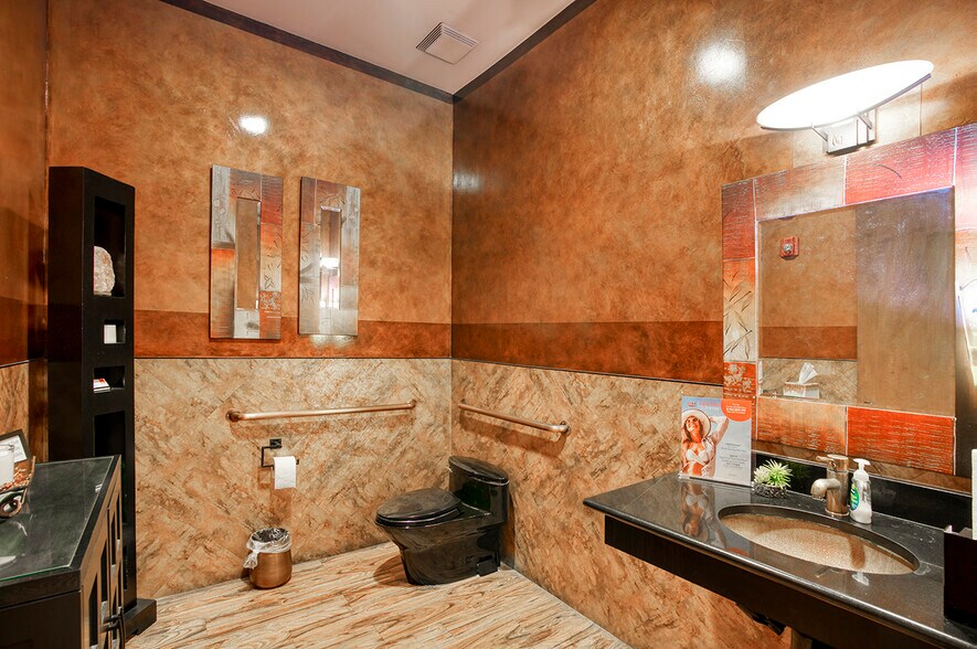 More Photos Of 1635 N Greenfield Rd, Mesa Medical For Lease