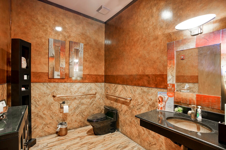 More Photos Of 1635 N Greenfield Rd, Mesa Medical For Lease