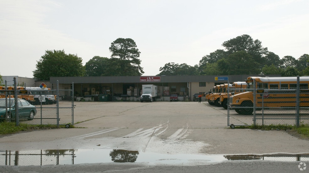 More Photos Of 994 Scott St, Norfolk Warehouse For Lease