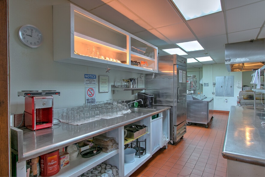 More Photos Of 80 4th St W, Rush City Hotel For Sale