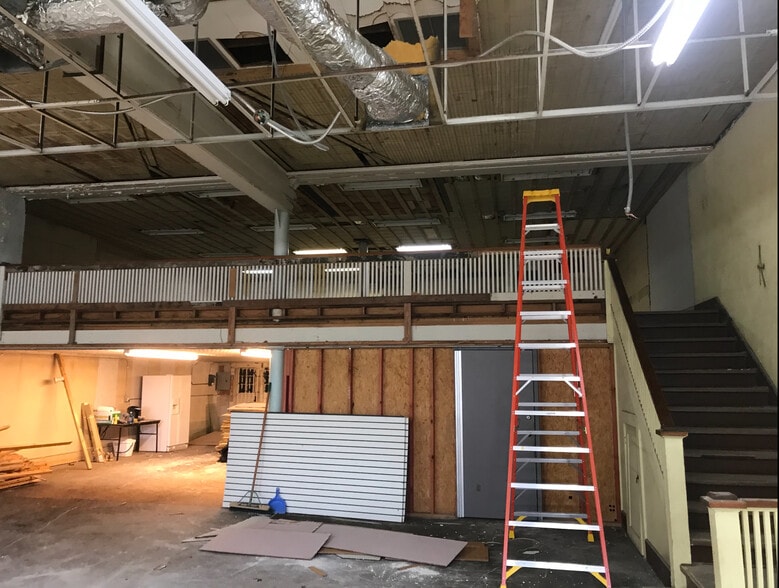 More Photos Of 419 Saint George St, Gonzales Storefront For Sale