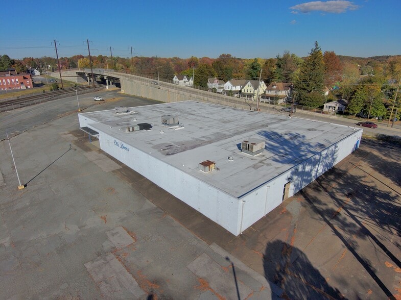 More Photos Of 406 Bow St, Elkton Flex For Sale