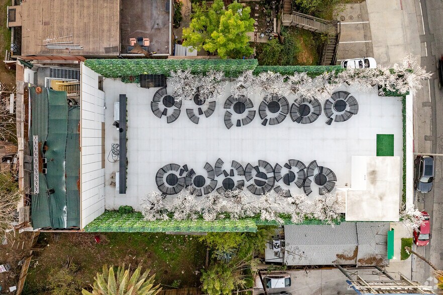 More Photos Of 11150 Ventura Blvd, Studio City Restaurant For Sale