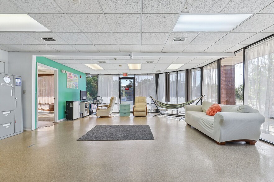 More Photos Of 772 Foxridge Center Dr, Orange Park Office For Sale