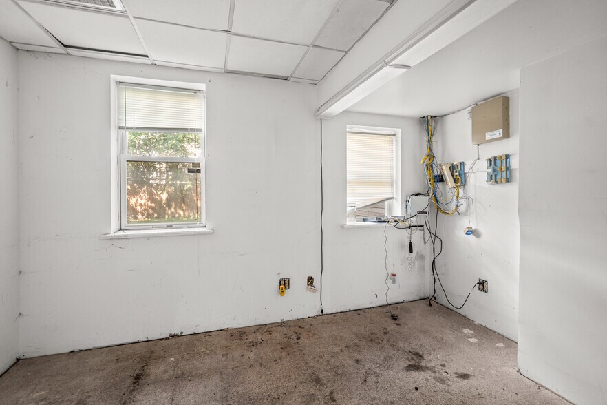 More Photos Of 736 Washington St, Hoboken Storefront Retail Residential For Lease