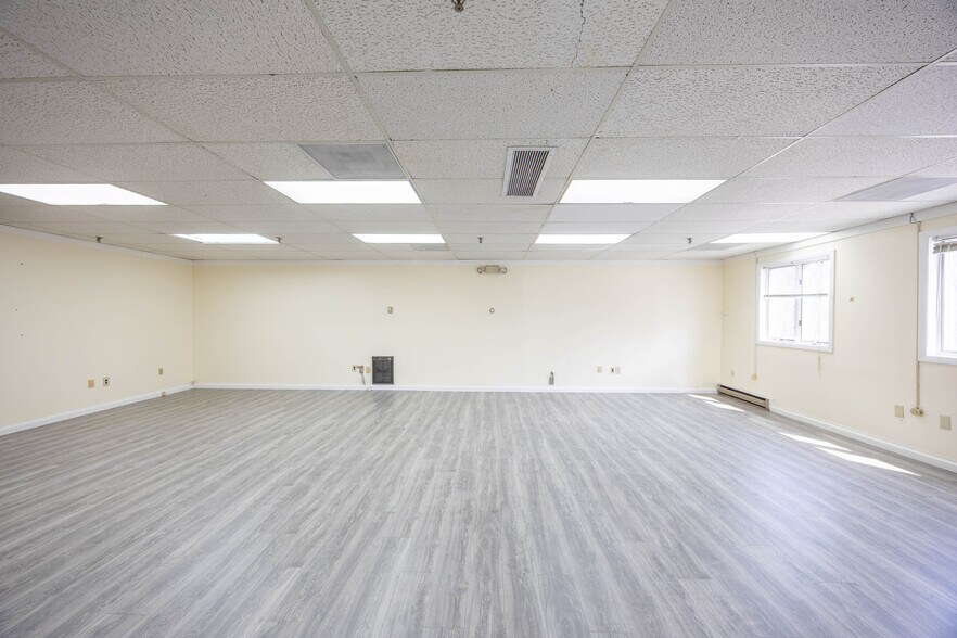 More Photos Of 439 Littleton Rd, Westford Unknown For Lease