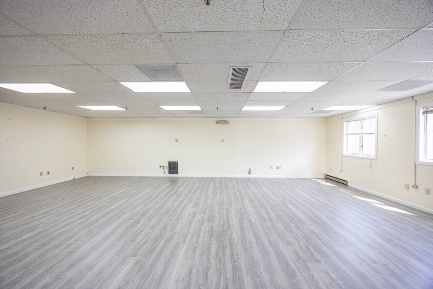 More Photos Of 439 Littleton Rd, Westford Unknown For Lease
