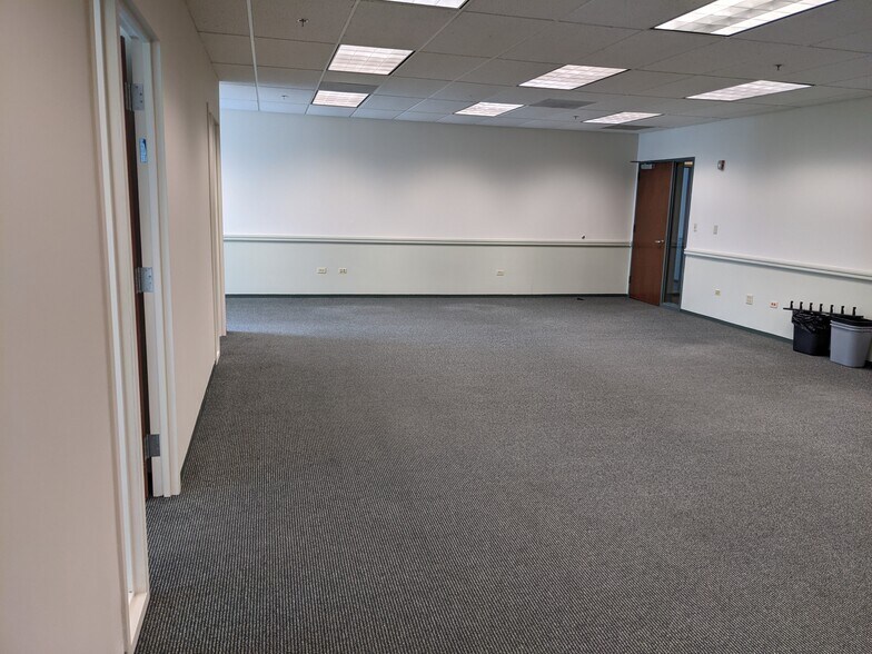 More Photos Of 1111 N Wells St, Chicago Office For Lease