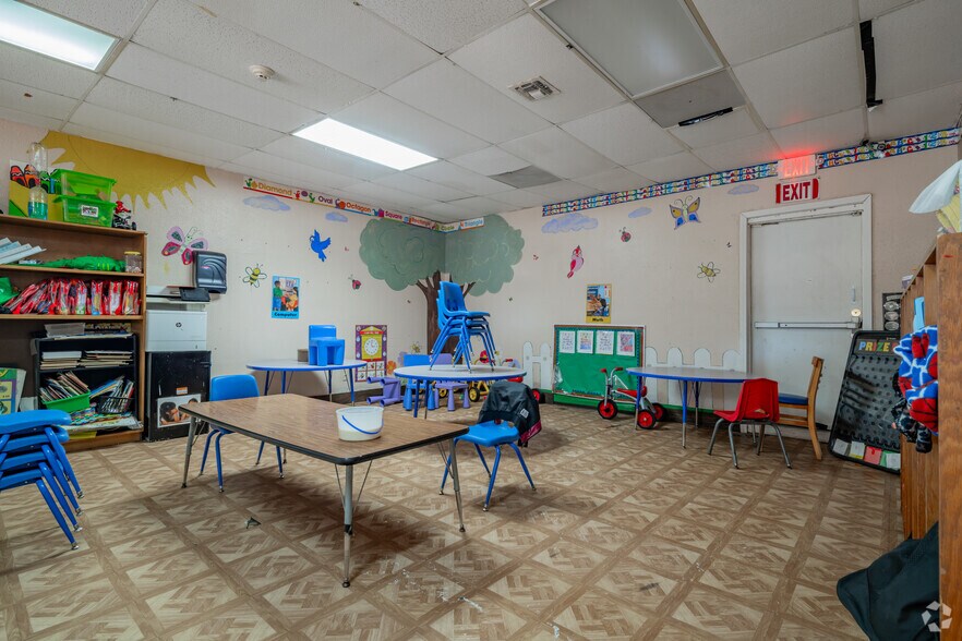 More Photos Of 4801-4809 Lakebend West Dr, San Antonio Freestanding For Sale