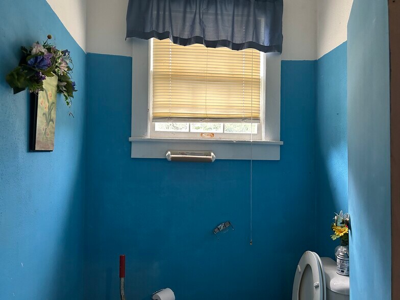 More Photos Of 1107 Spring St, Hot Springs Flex For Lease
