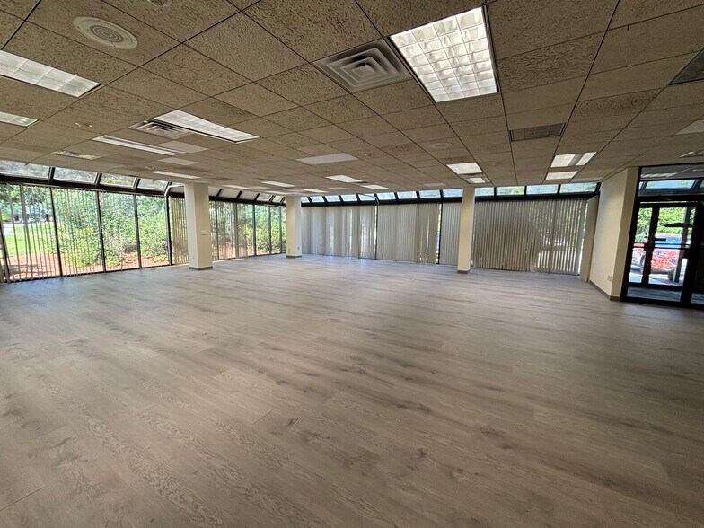 More Photos Of 17 Clinton Dr, Hollis Light Manufacturing For Lease